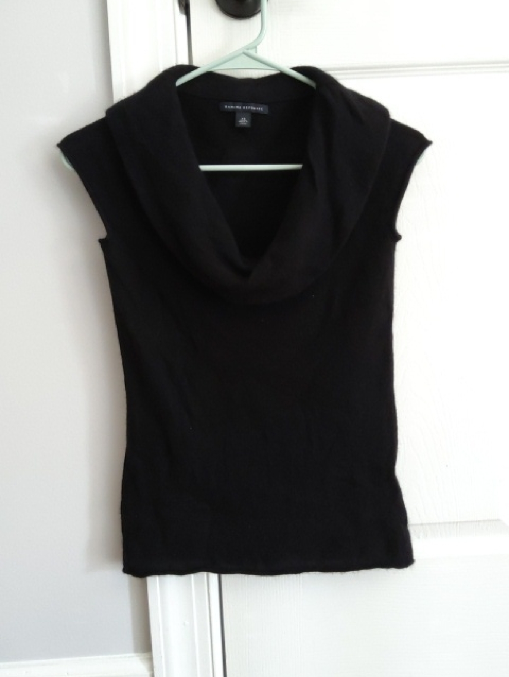 💥NWOT💥Black Sleeveless Cowl Neck Top